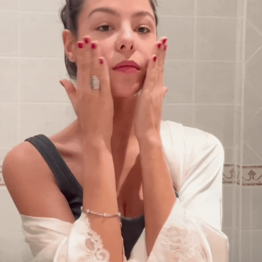 Peau Sèche ou Peau Déshydratée : Comment les Distinguer et les Soigner ? 💧 Image