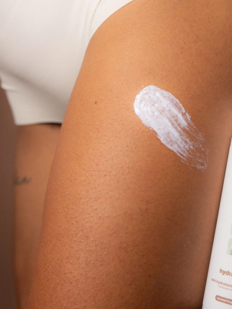 Hydramilk appliqué sur la jambe